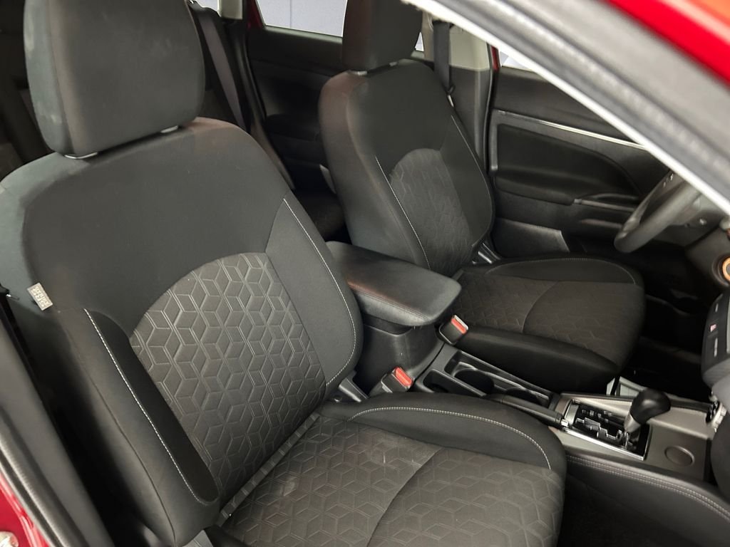 Used 2022 Red Mitsubishi 2.0 ES image 14