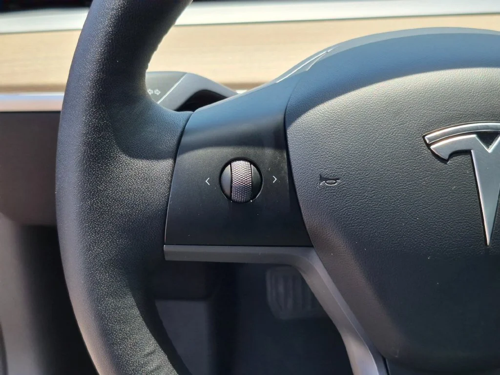 Used 2022 Red Tesla Long Range image 15