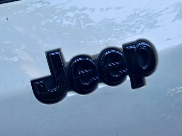 Used 2021 White Jeep Altitude image 10