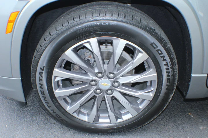 Used 2023 Sterling Gray Metallic Chevrolet Premier image 5