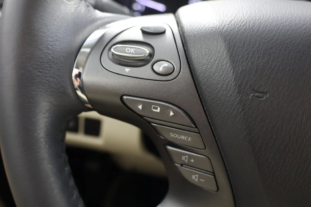 Used 2023 Pearl White Nissan Platinum image 11