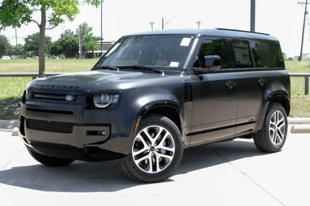 New 2026 Santorini Black Land Rover X-Dynamic SE image 2