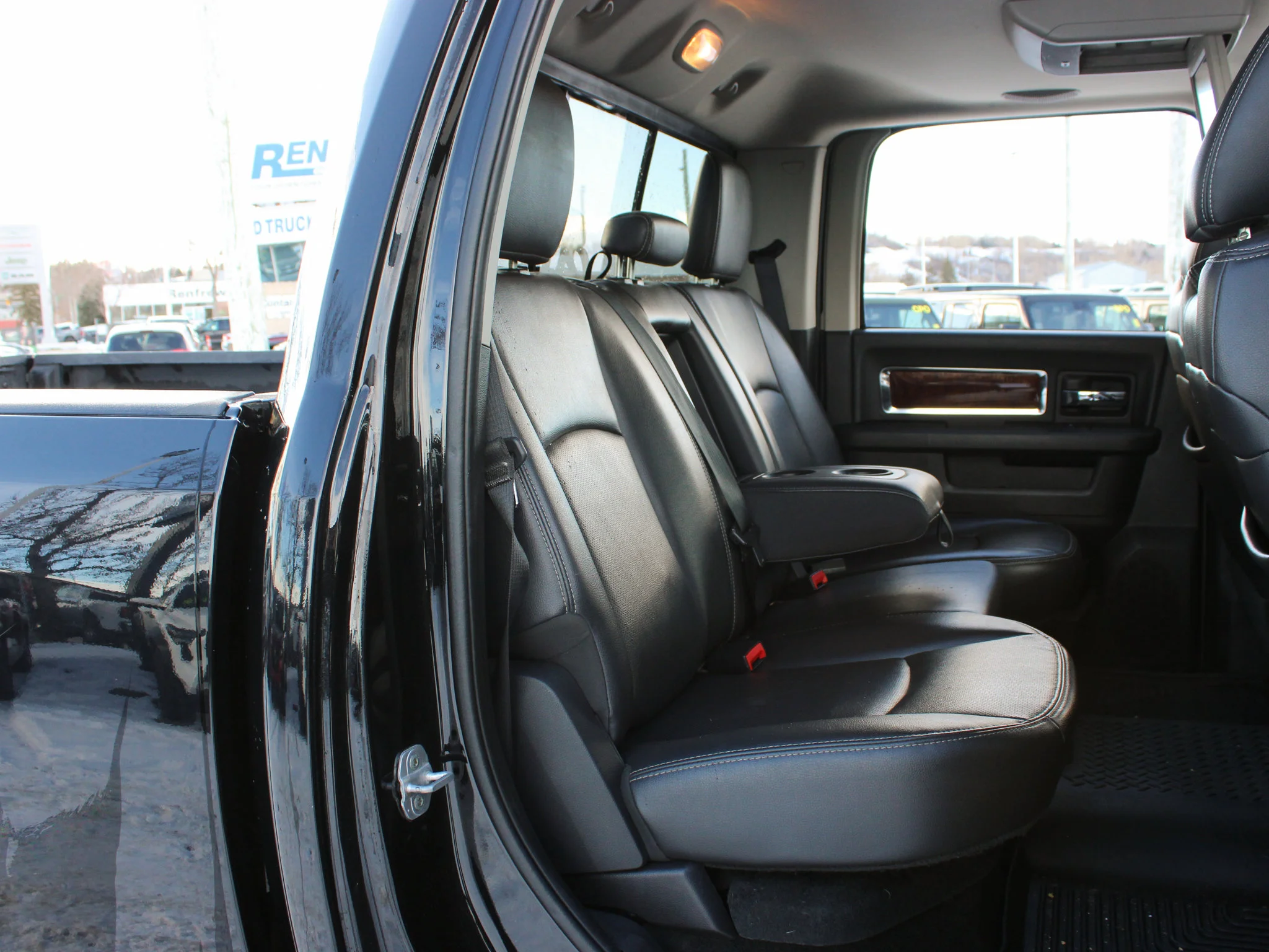 Used 2012 Black RAM Laramie * Cummins diesel, Airbag Suspension, Sunroof, Cooled/Heated Leather image 16