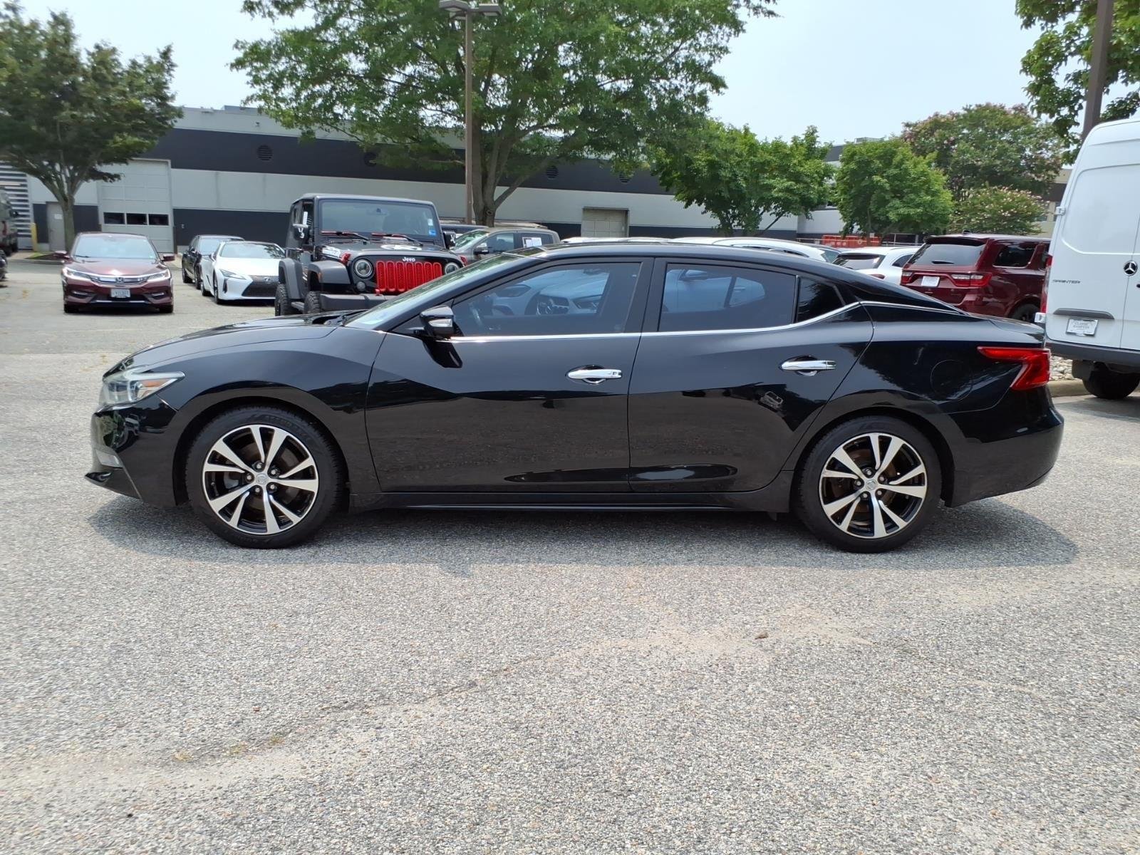 Used 2018 Super Black Nissan Platinum image 2