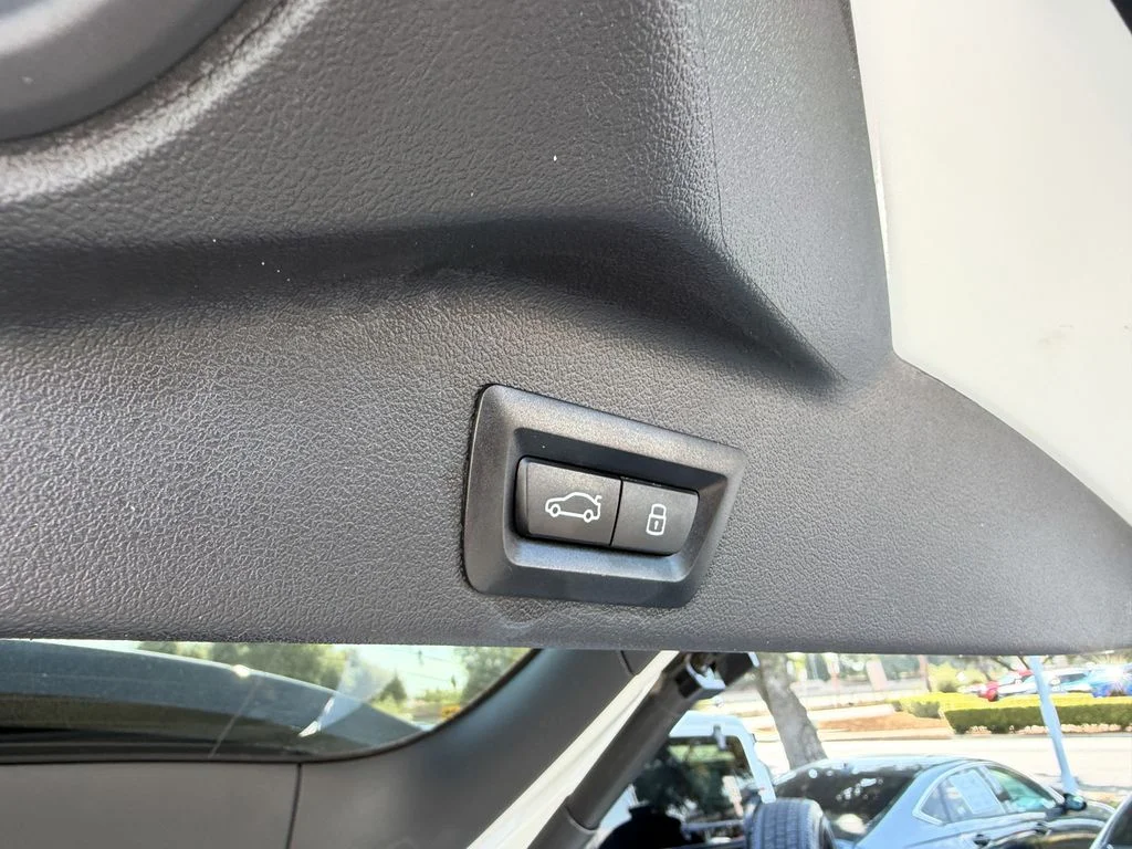 Used 2025 Alpine White BMW xDrive50e image 31