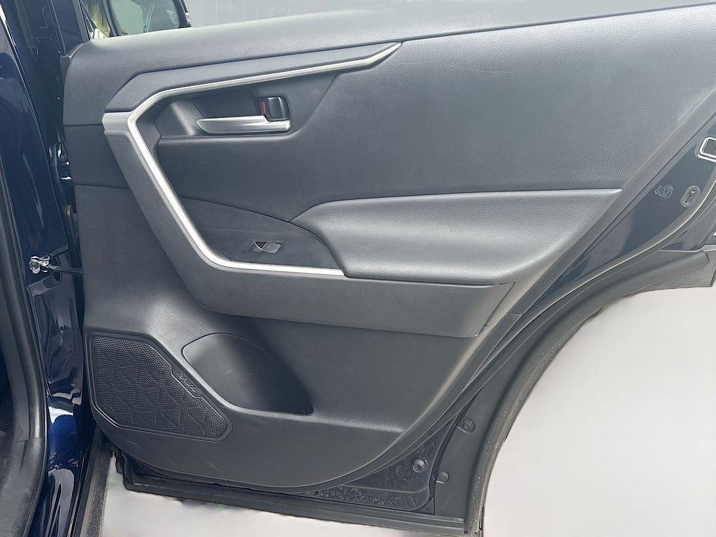 Used 2025  Toyota XLE image 19