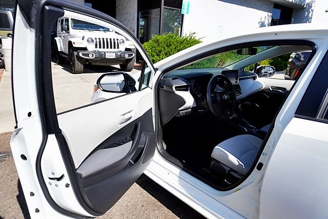 Used 2021 White Toyota L image 32