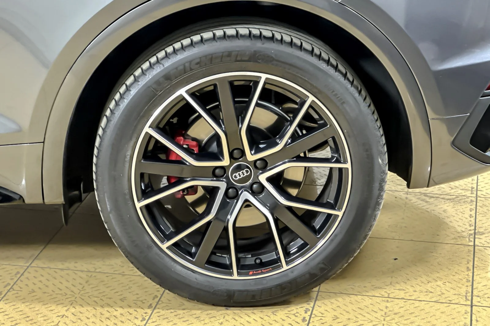 Used 2022 Daytona Gray Pearl Effect Audi Premium Plus 3.0 TFSI quattro image 26