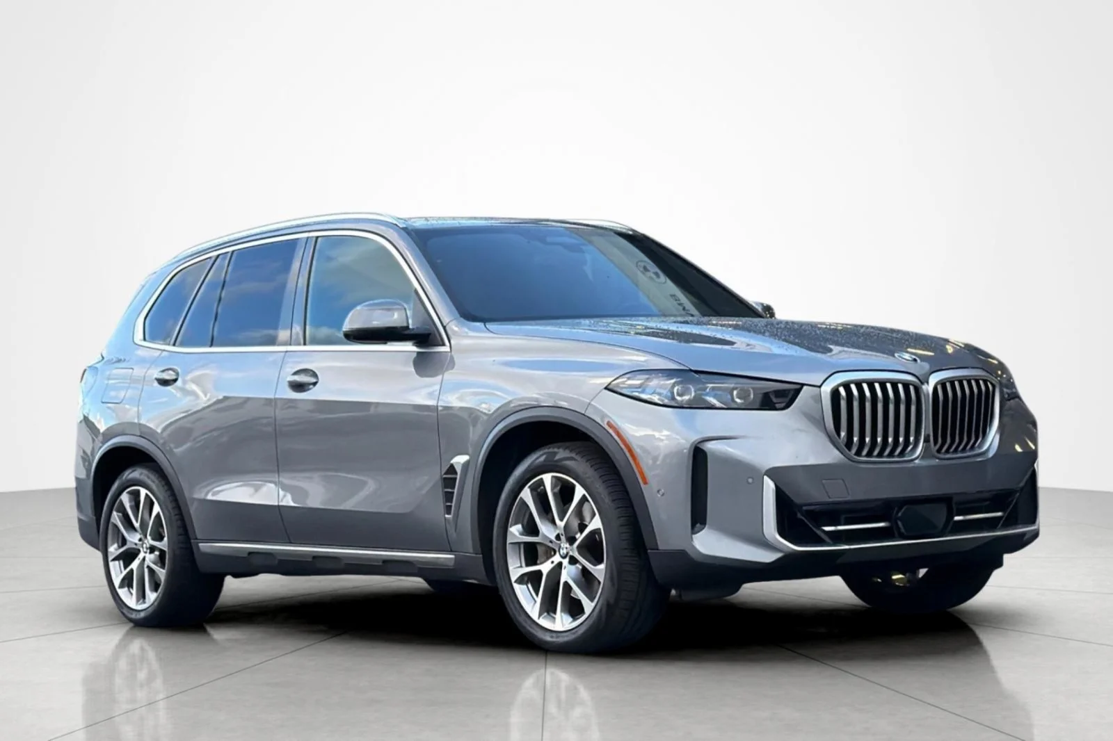Used 2025 Skyscraper Grey Metallic BMW xDrive40i image 7