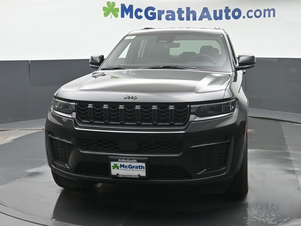 New 2026 Diamond Black Crystal Pearlcoat Jeep Altitude image 6