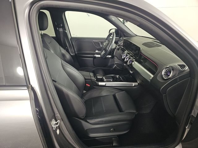 Used 2023  Mercedes-Benz GLB 250 image 12