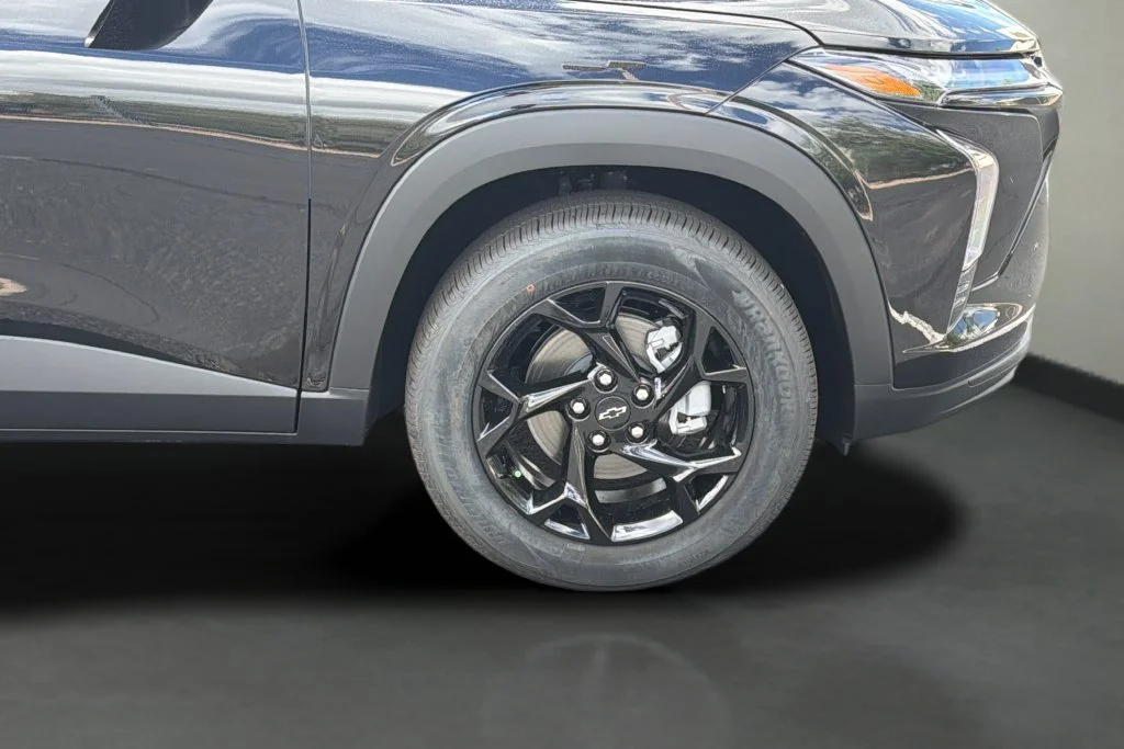 New 2026 Mosaic Black Metallic Chevrolet LT image 9
