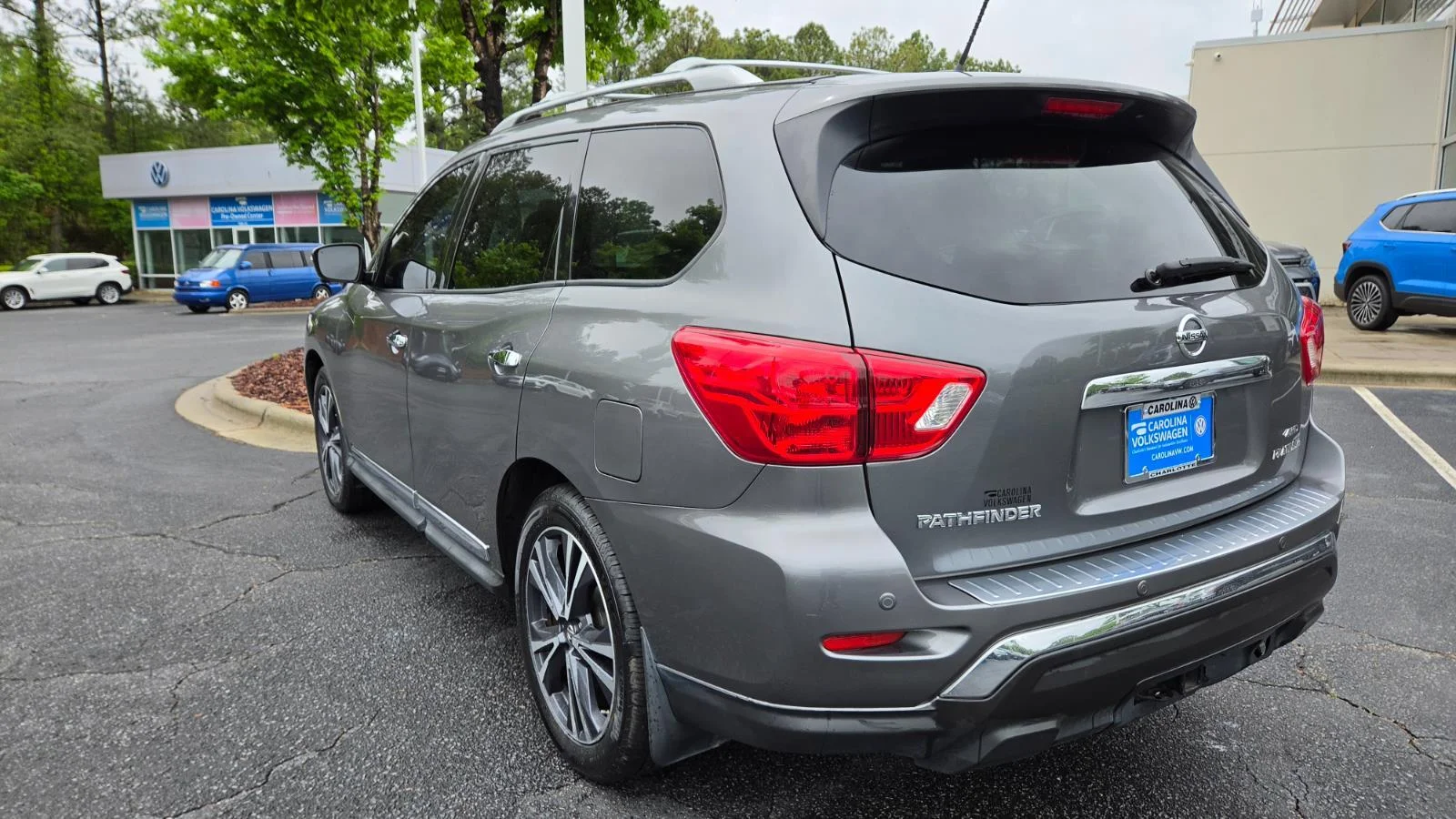 Used 2018 Gun Metallic Nissan Platinum image 4