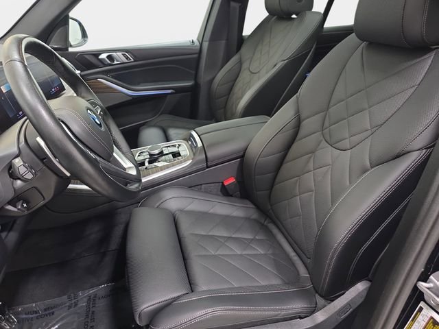 Used 2025 Black BMW xDrive50e image 13