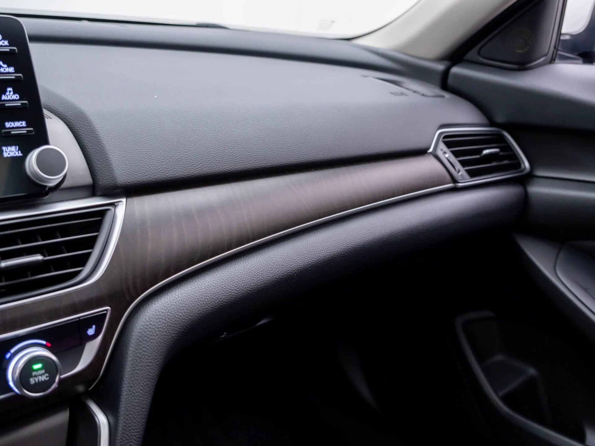 Used 2018  Honda EX image 29