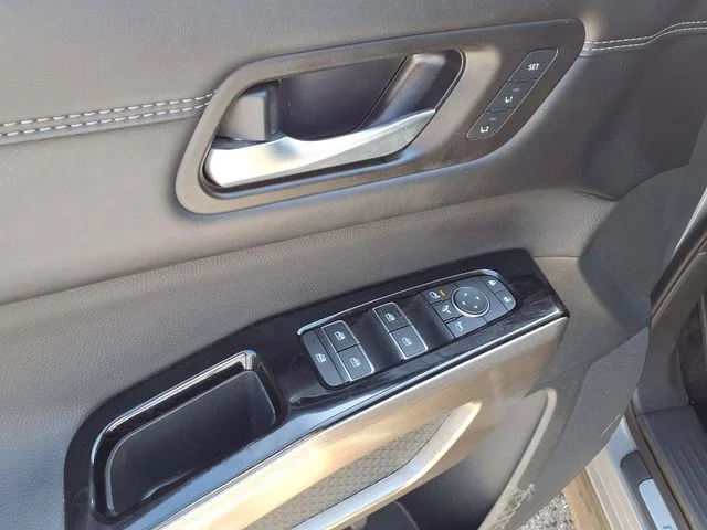 Used 2025 Gray Nissan Platinum image 18