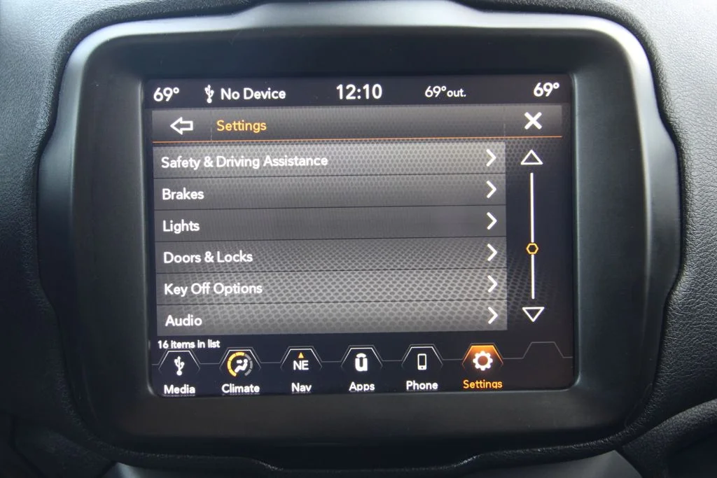 Used 2021 Black Jeep Latitude image 34
