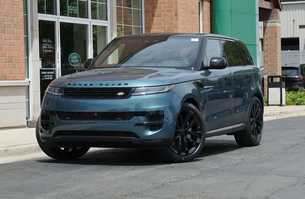 Used 2026 Green Land Rover SE image 1