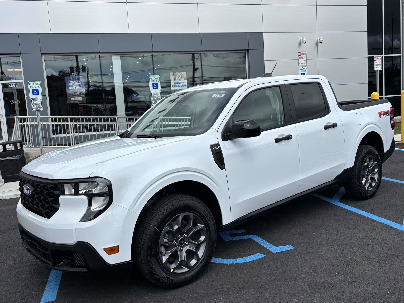 New 2026 Oxford White Ford XLT image 39