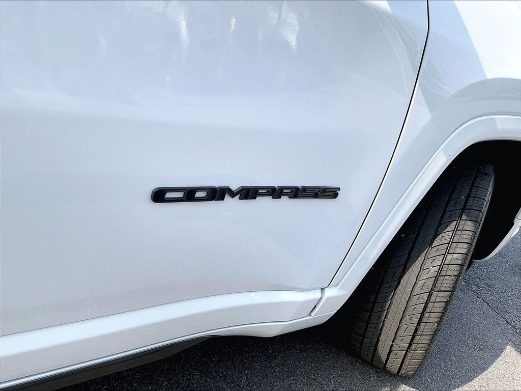 Used 2022 Bright White Clearcoat Jeep Limited image 29