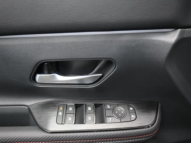 2025 Nissan Kicks SR - Photo 16