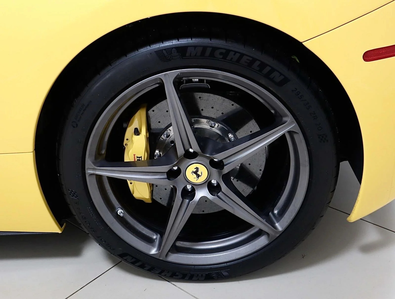 Used 2013 Giallo Modena Ferrari 2dr Conv image 9