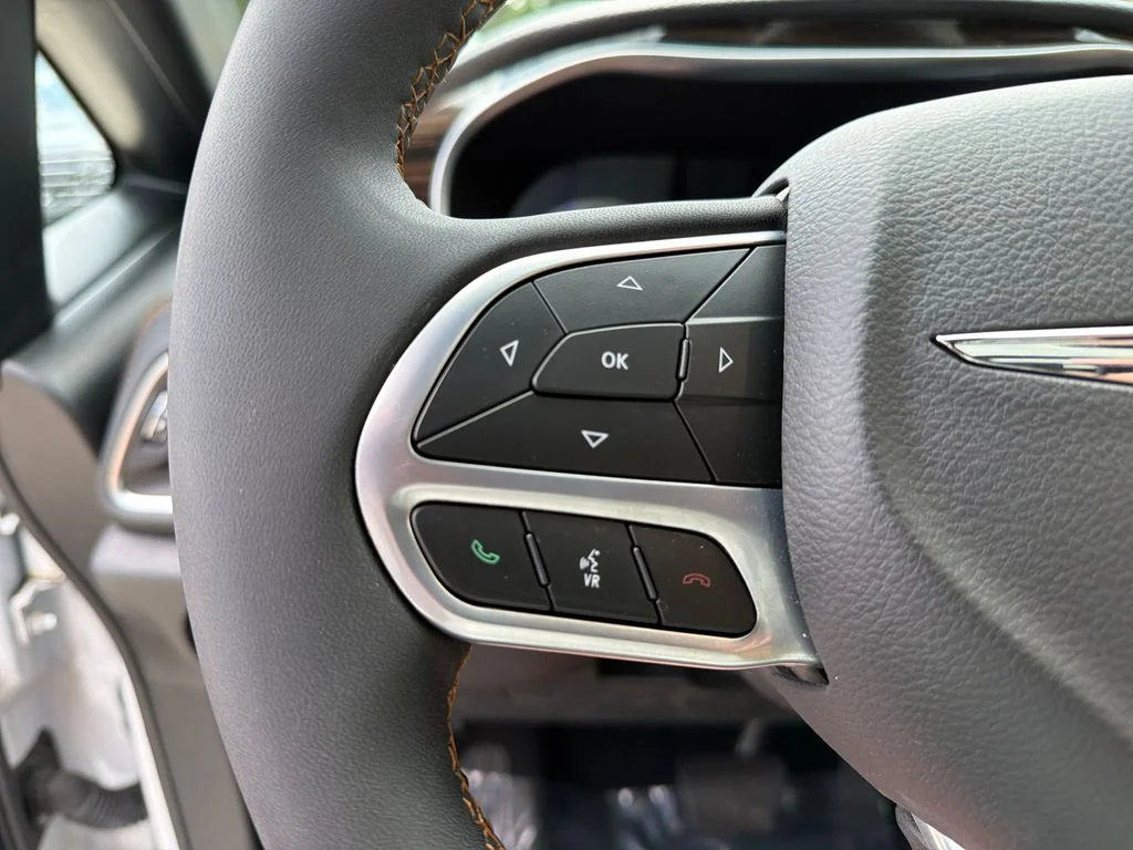 2023 Chrysler Pacifica Hybrid Pinnacle - Photo 23