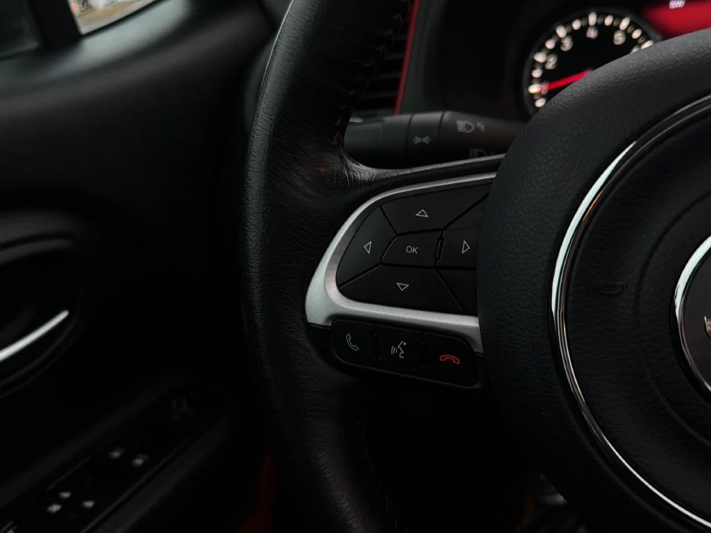 Used 2016 Alpine White Jeep Trailhawk image 16