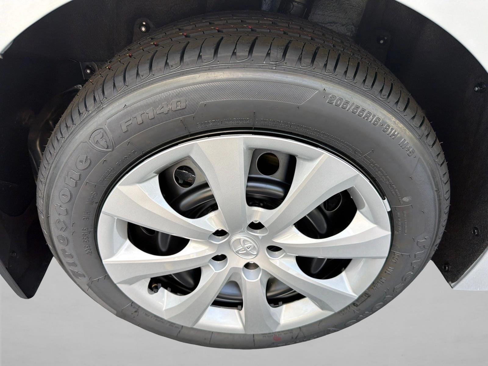 New 2027 Classic Silver Metallic Toyota LE image 17