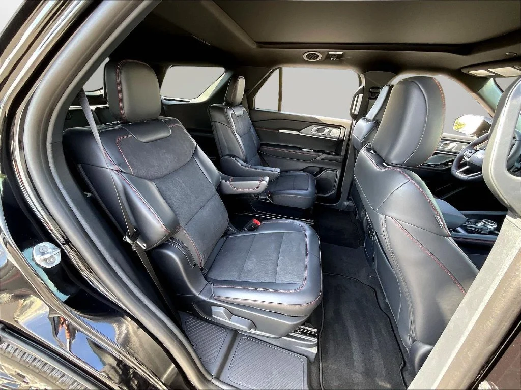 New 2027 Agate Black Metallic Ford ST image 10