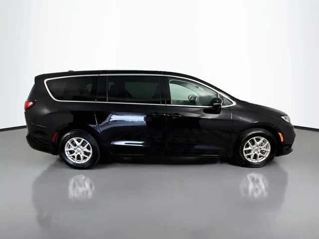 Used 2024 Black Chrysler Touring L image 8