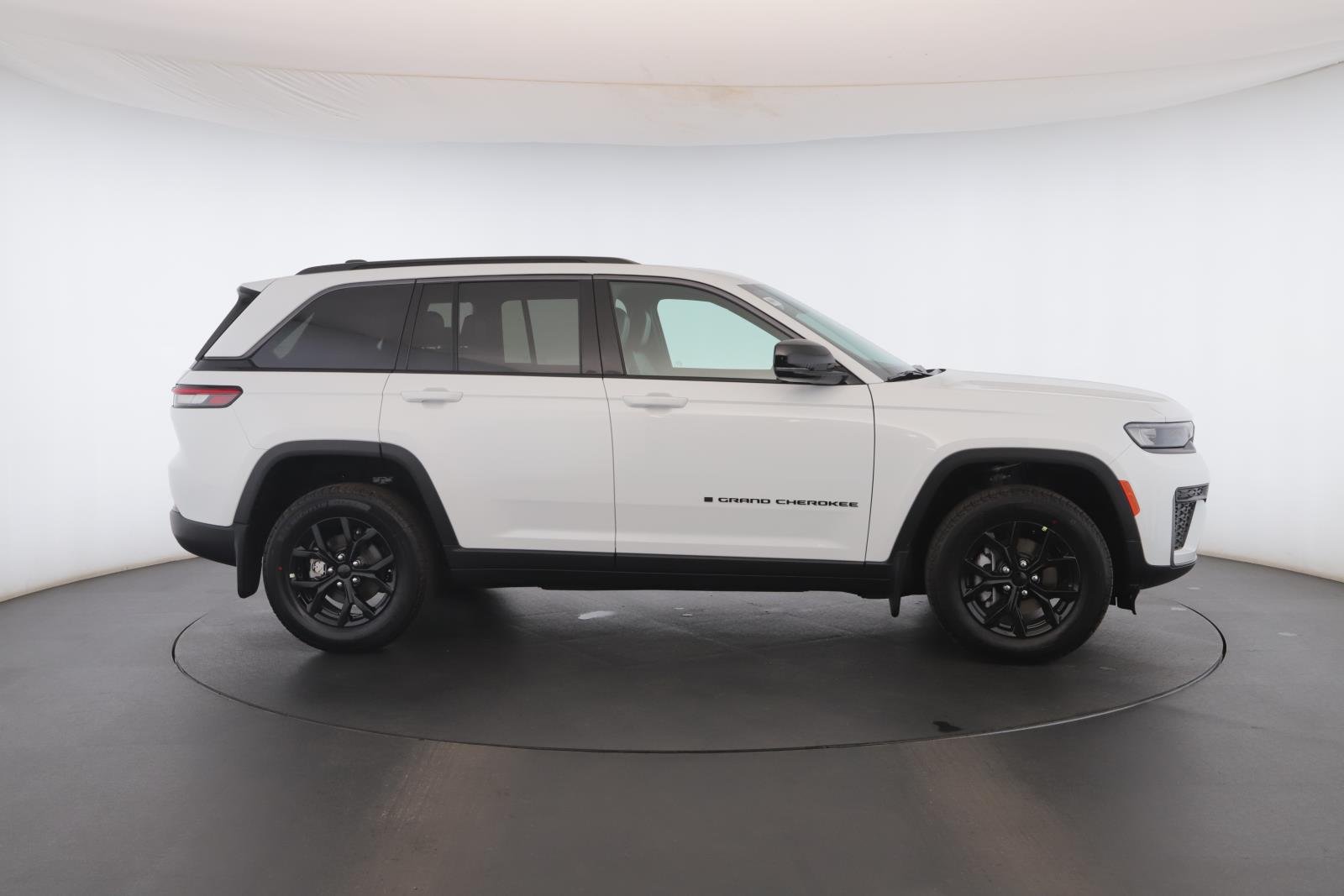 New 2026 Bright White Clear-Coat Exterior Paint Jeep Laredo Altitude 4x4 image 22