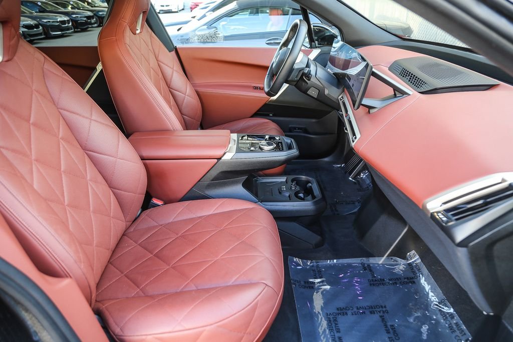 2025 BMW iX 50 - Photo 11