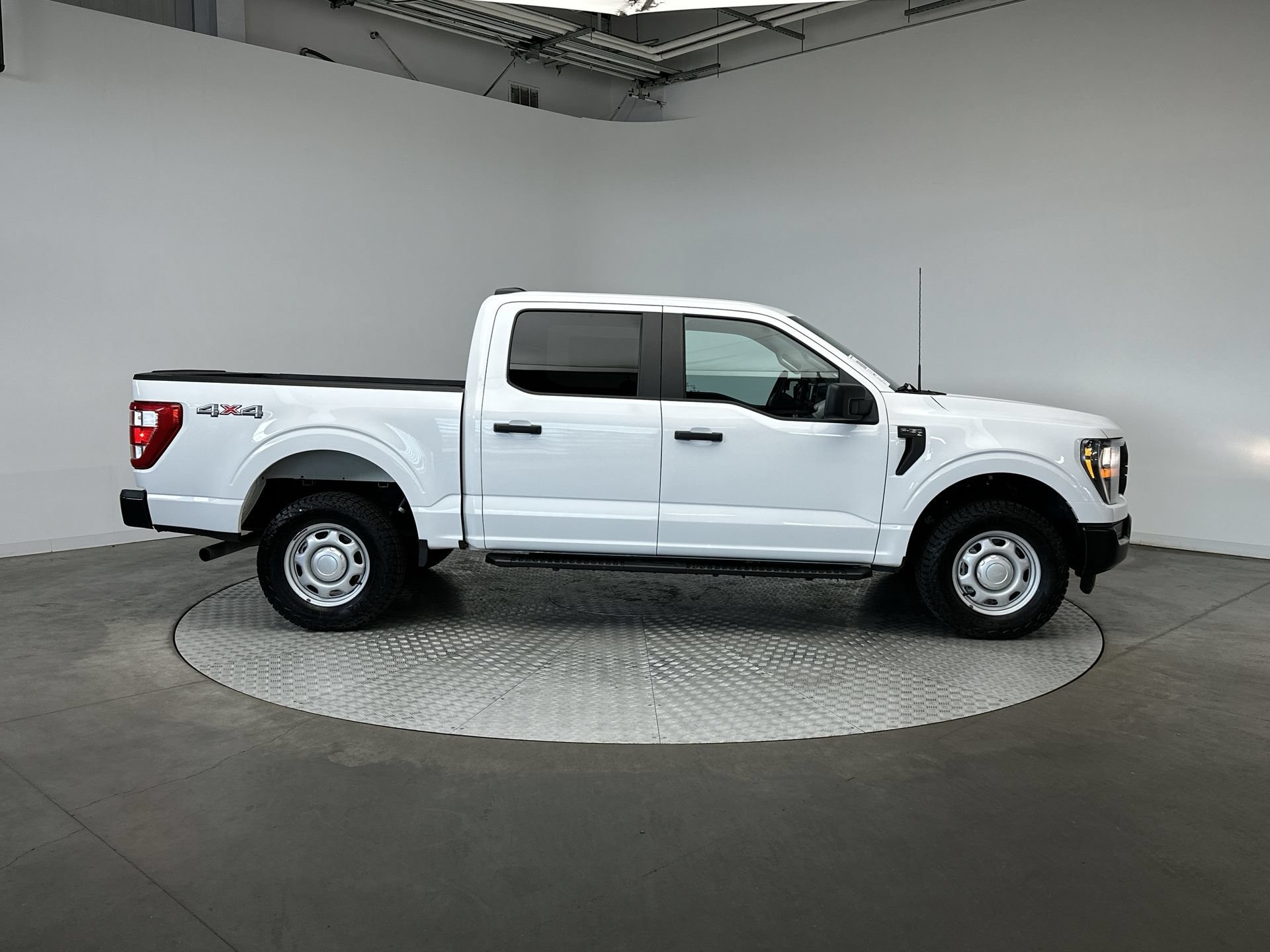 Used 2023 Oxford White Ford XL image 10