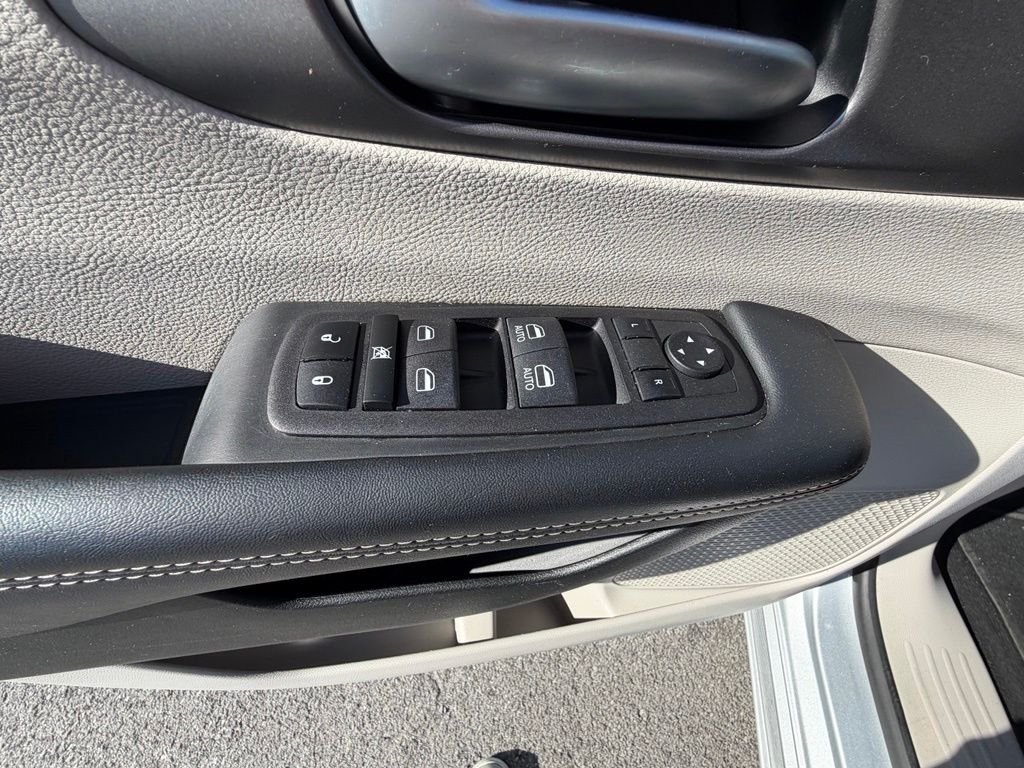 Used 2023 Silver Chrysler Touring L image 15