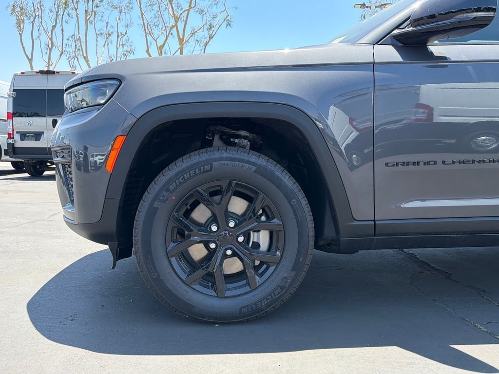 New 2026 Baltic Gray Metallic Clear-Coat Exterior Paint Jeep Altitude image 9
