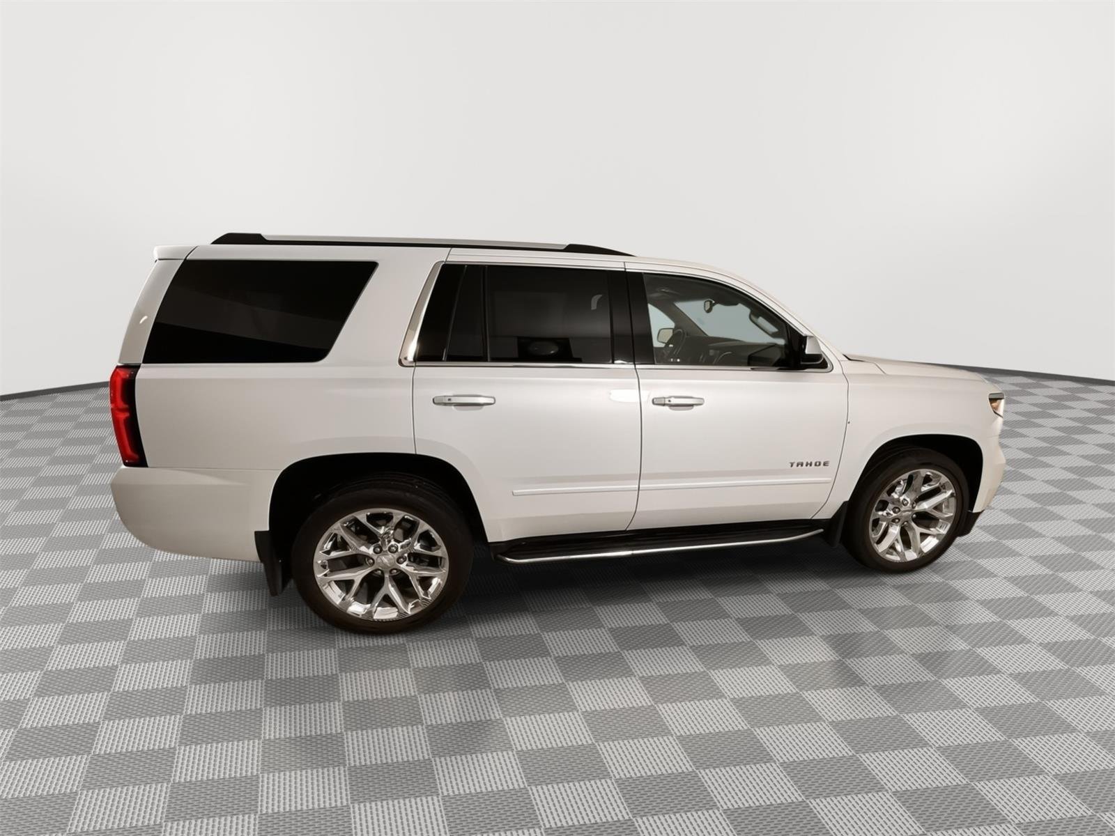 Used 2019 Iridescent Pearl Tricoat Chevrolet Premier image 15