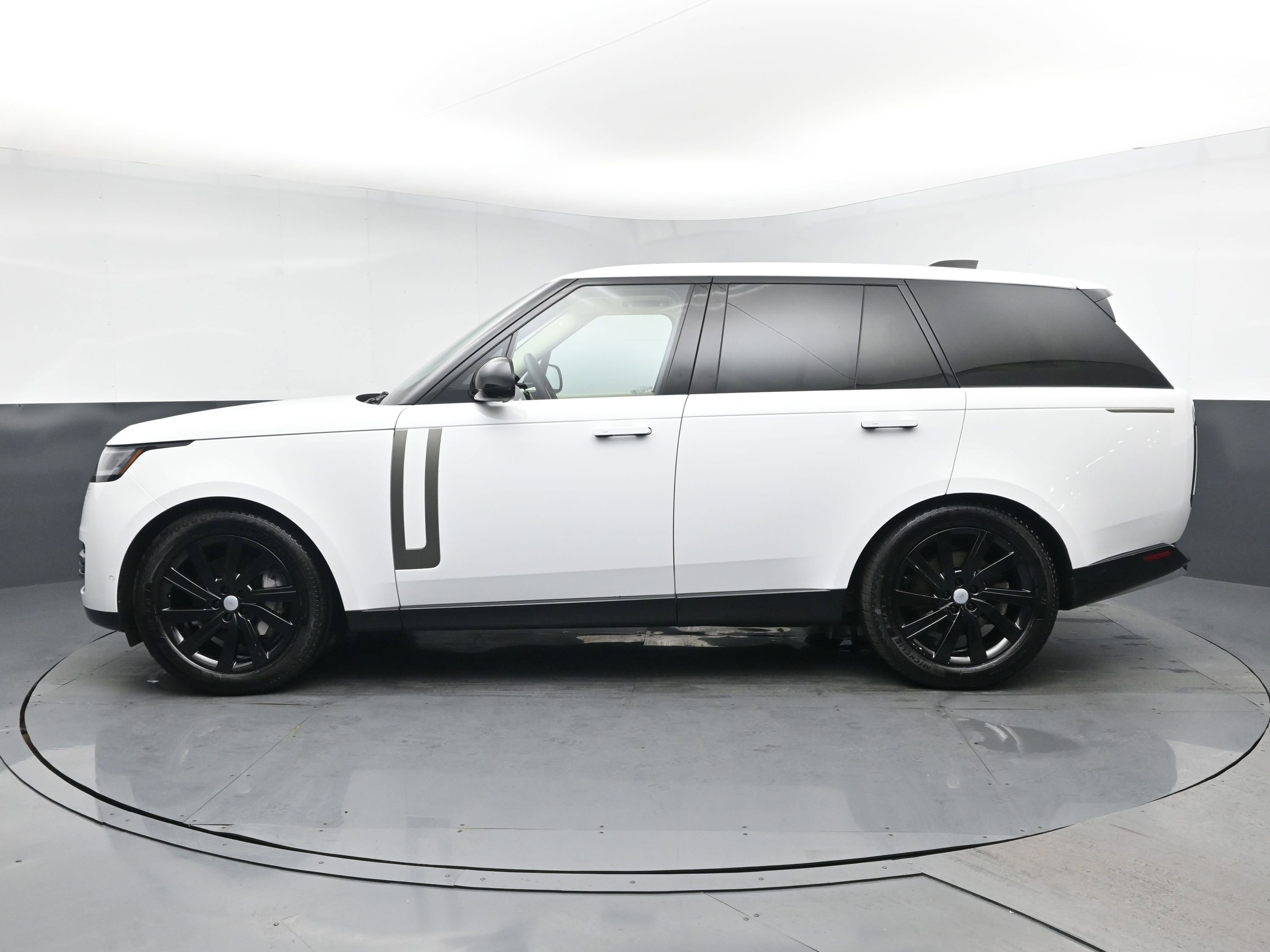 Certified Used 2024 White Land Rover SE image 3