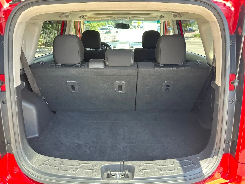 Used 2013 Red Kia Plus image 40