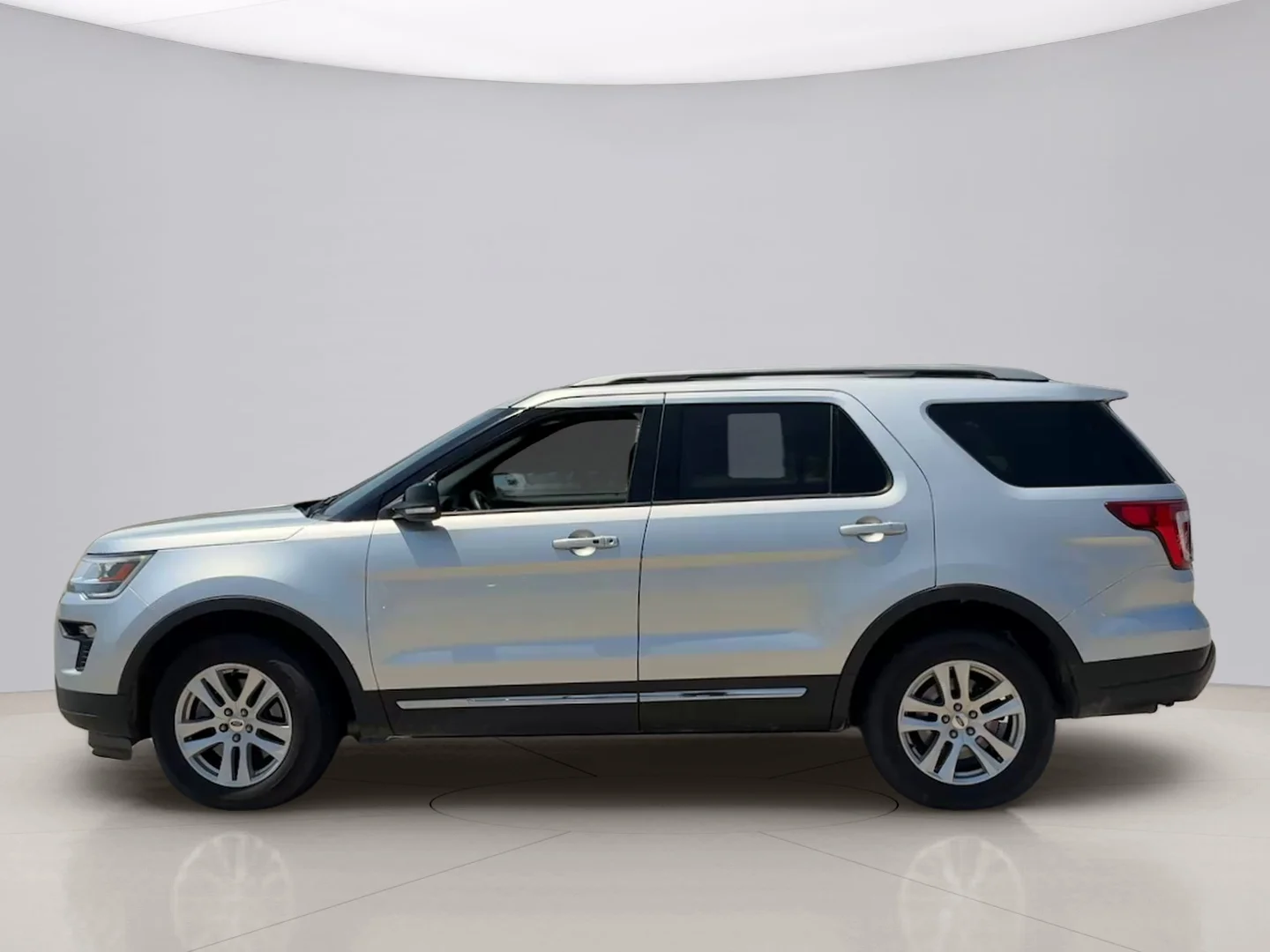Used 2018 Silver Ford XLT image 2