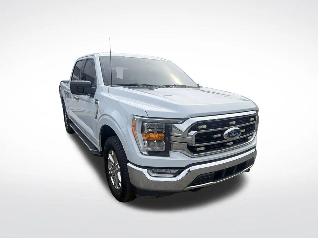 Certified Used 2022 White Metallic Ford XLT image 11