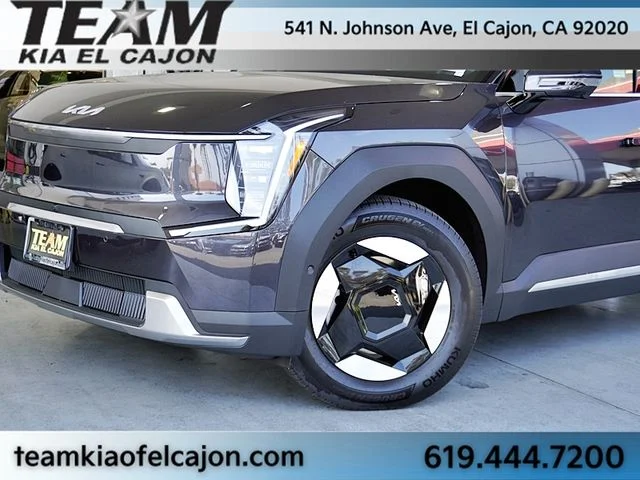 New 2026 Gray Kia Wind image 3