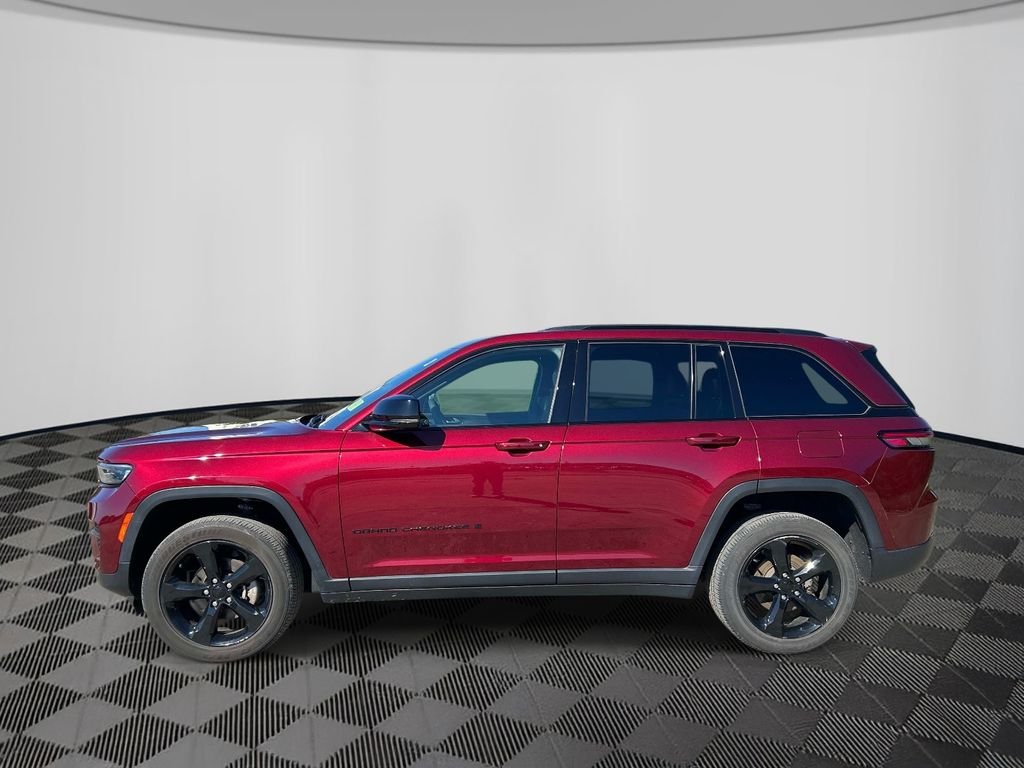 Used 2023 Red Jeep Altitude X image 2