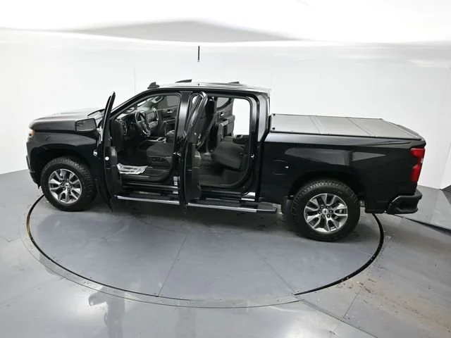 Used 2022 Mosaic Black Metallic Chevrolet RST image 39