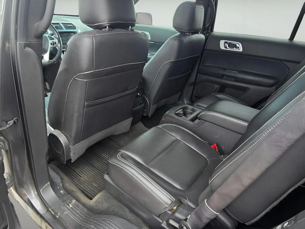 Used 2015 Magnetic Metallic Ford Sport image 12