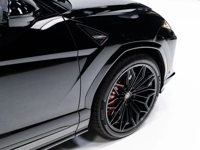 Used 2025 Black Lamborghini SE image 87