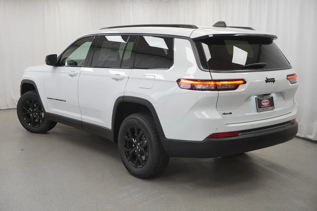New 2026 Bright White Clear-Coat Exterior Paint Jeep Laredo image 13