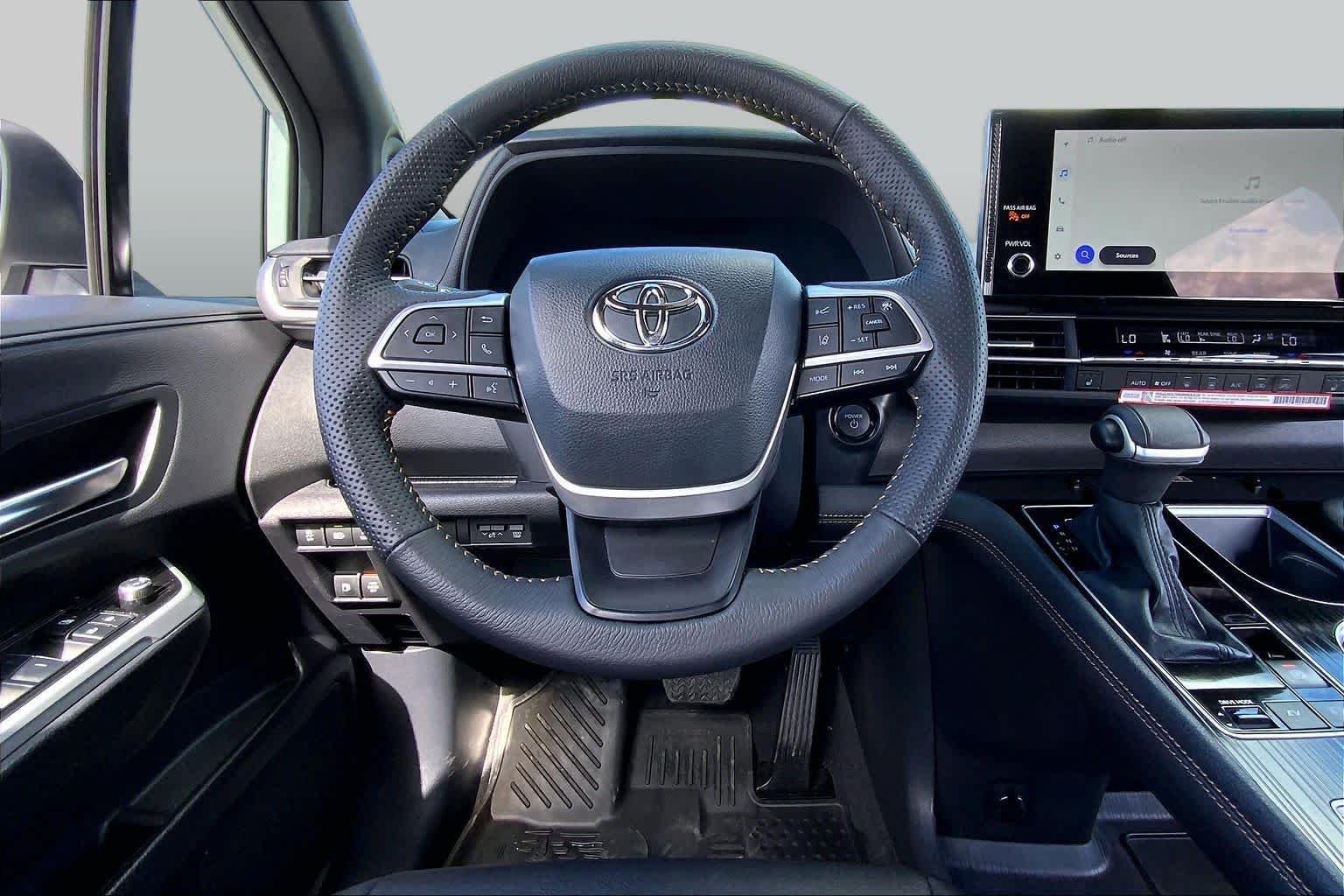 Used 2026 Ice Cap Toyota Woodland Edition image 6