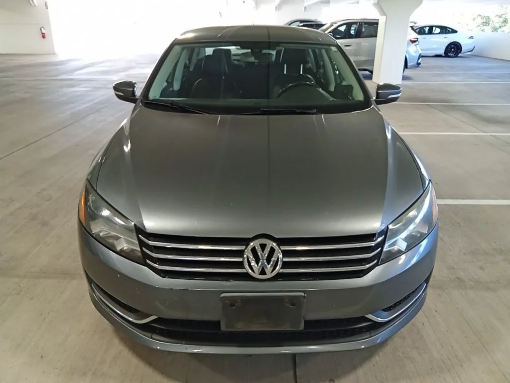 Used 2014 Platinum Gray Metallic Volkswagen 2.5L Wolfsburg Edition image 2