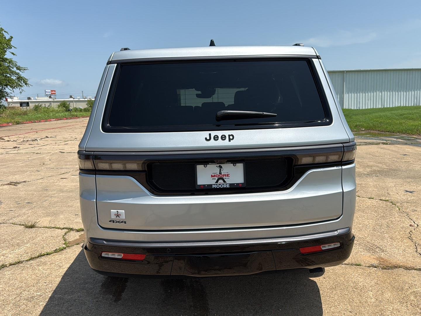 New 2026 Silver-Zynith Exterior Paint Jeep Limited Altitude image 6